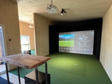 Golfturniere am Simulator: Indoor Golflounge in Pischelsdorf eröffnet