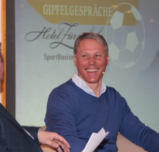 FUSSBALL KONGRESS Gipfelgespräche im Grand Resort Zürserhof: Geballte Fußballprominenz trifft sich am Arlberg [Klub 100]