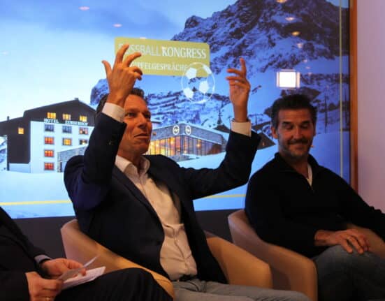 Urs Meier, Dietmar Hamann, Thomas Helmer und Co. bei den FUSSBALL KONGRESS Gipfelgesprächen im Grand Resort Zürserhof am Arlberg [Klub 100]