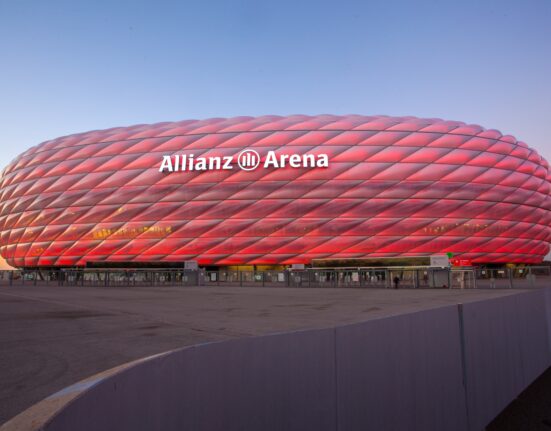 Bier und Bratwurst: In diesen Bundesligastadien müssen Fans tief in die Tasche greifen