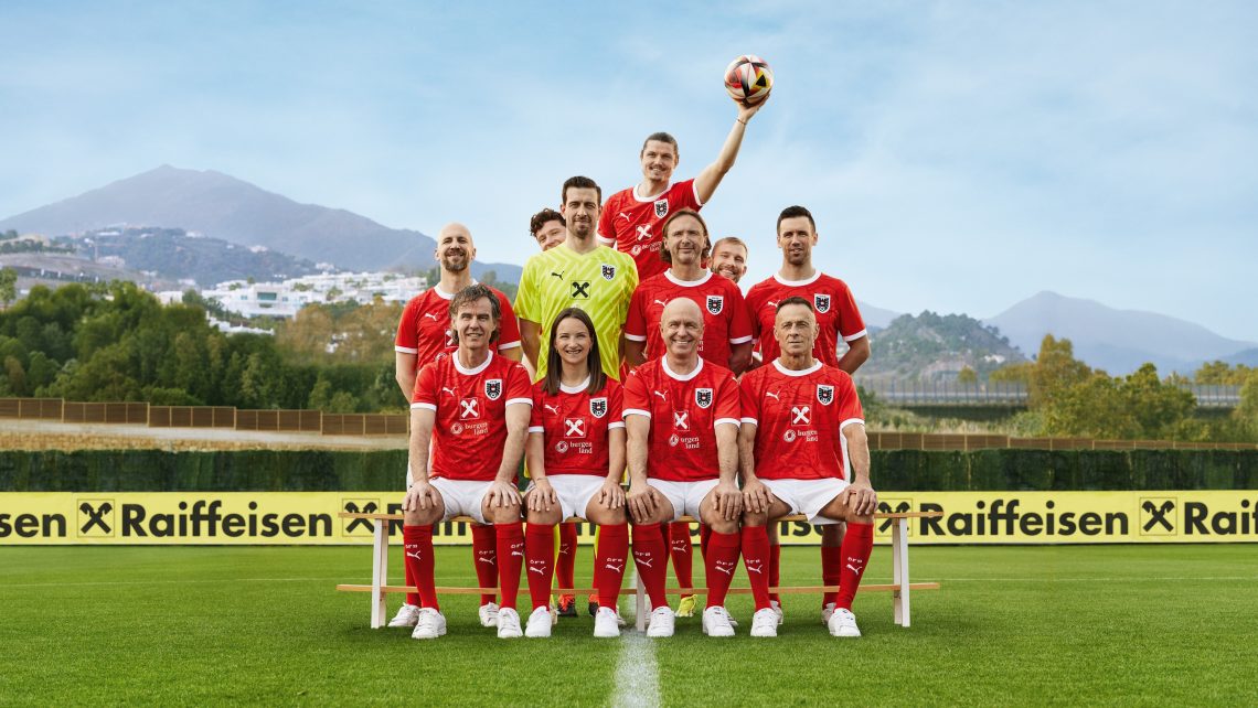 »WIR macht's möglich. Das WIR hinter dem ÖFB-Team.«<div class="namezusatz">Raiffeisen</div>