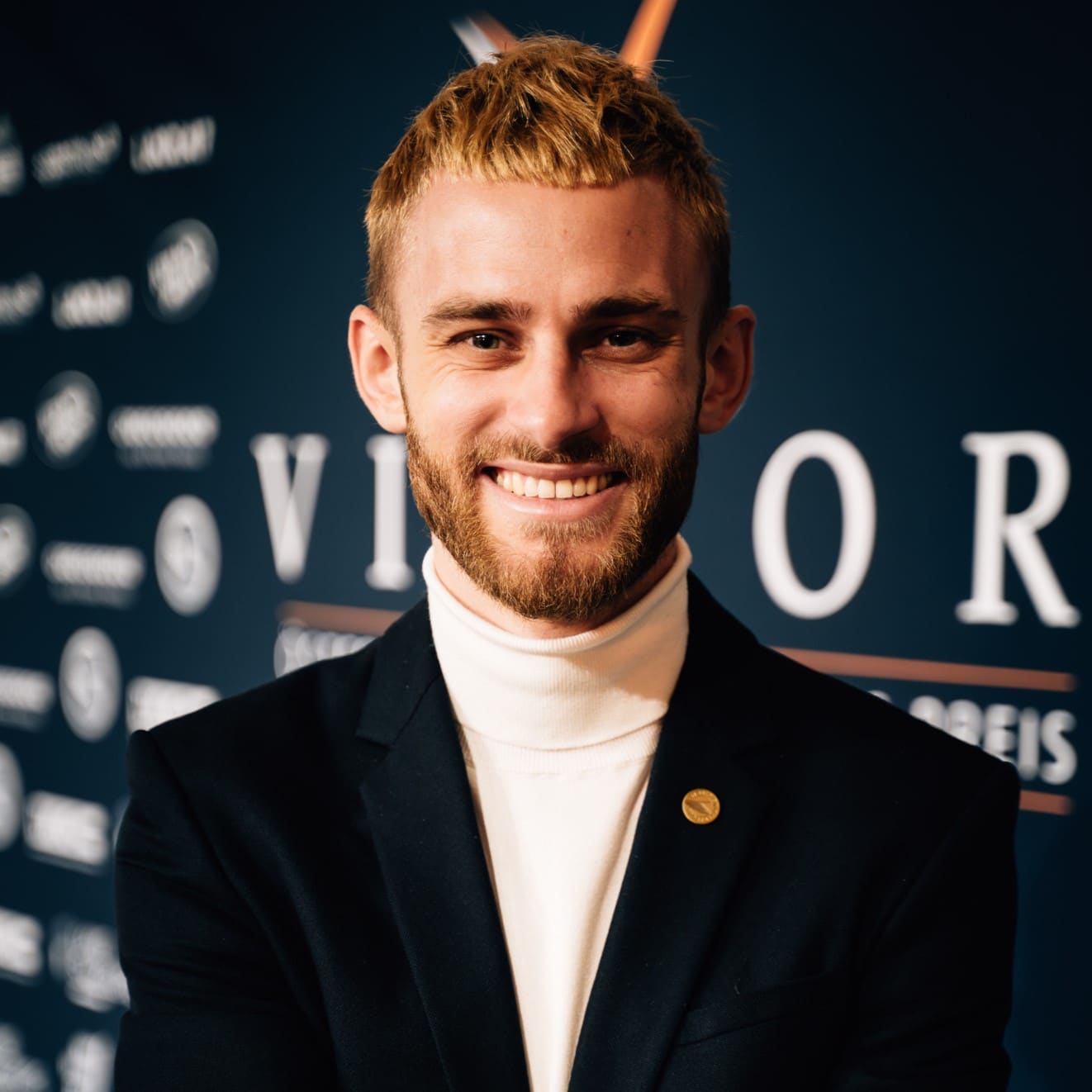 Portrait Alexander Friedl Chefredakteur Sport Business Magazin