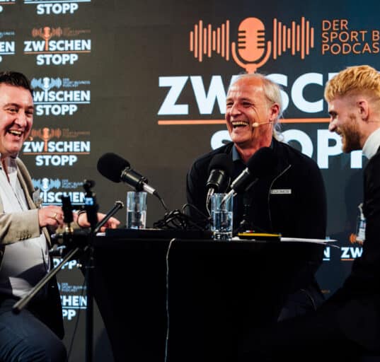 Austria-Salzburg-Legende Heimo Pfeifenberger zu Gast in der 20. Folge des Zwischenstopp-Podcast: Vom Lungauer Bauernbub zum Jahrhundertfußballer