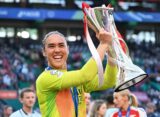 Torhüterin Manuela Zinsberger zu Gast in der 22. Folge des Zwischenstopp-Podcasts: Zwischen Champions-League-Triumph und fehlender Anerkennung