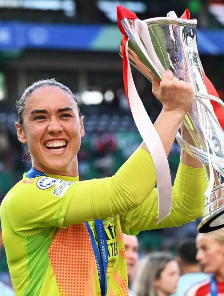 Torhüterin Manuela Zinsberger zu Gast in der 22. Folge des Zwischenstopp-Podcasts: Zwischen Champions-League-Triumph und fehlender Anerkennung
