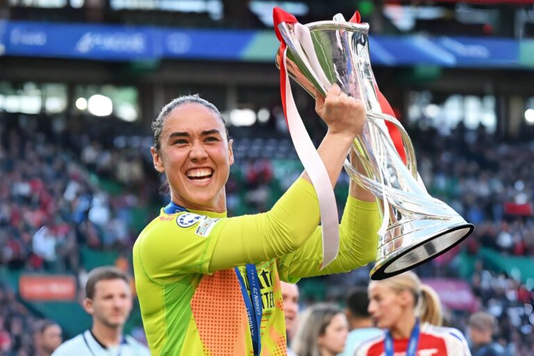 Torhüterin Manuela Zinsberger zu Gast in der 22. Folge des Zwischenstopp-Podcasts: Zwischen Champions-League-Triumph und fehlender Anerkennung