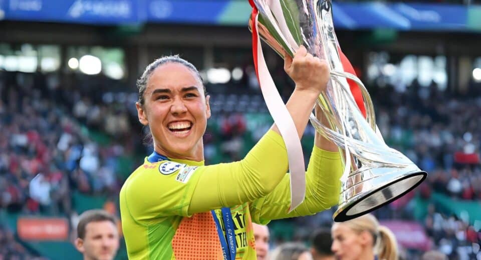 Torhüterin Manuela Zinsberger zu Gast in der 22. Folge des Zwischenstopp-Podcasts: Zwischen Champions-League-Triumph und fehlender Anerkennung