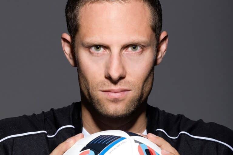 Schiedsrichter Harald Lechner zu Gast im Zwischenstopp-Podcast: Zwischen Druck, Entscheidungen und der dritten Halbzeit