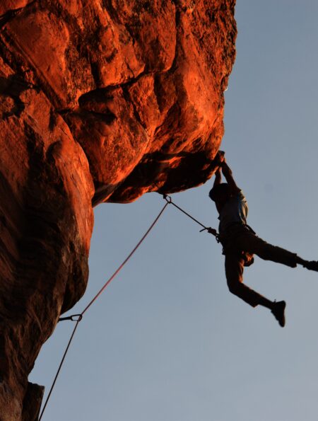 Allein in der Wand: Wenn Klettern zur Grenzerfahrung wird [Empfehlung]