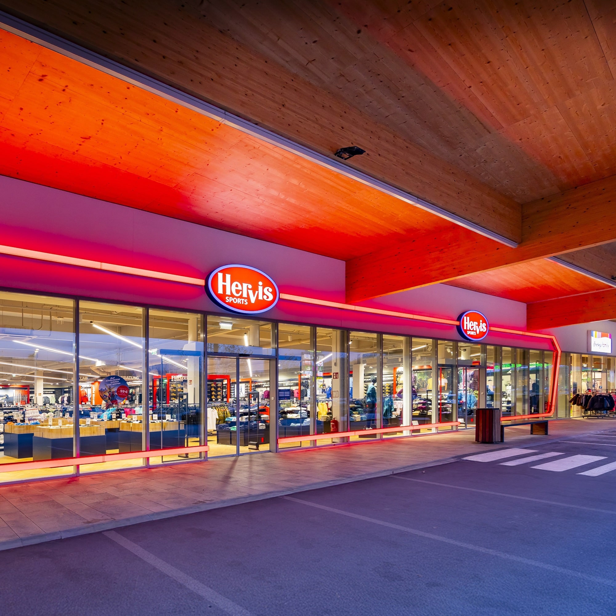 HERVIS<div class="namezusatz">96 Shops</div>