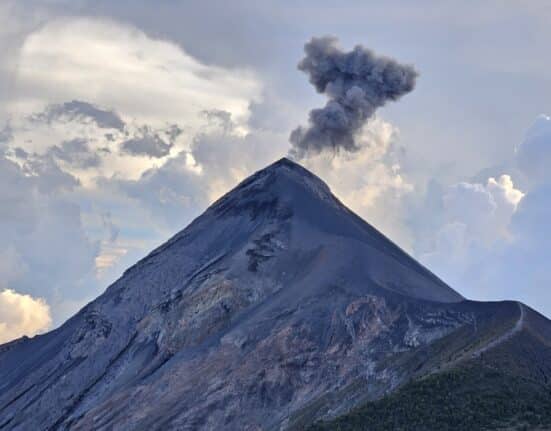 Grenzerfahrung Acatenango in Guatemala: Mit Barfußschuhen von Vivobarefoot auf einen der aktivsten Vulkane der Welt, den Fuego