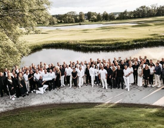 90.000 Euro für die Flachgauer Tafel: Rekorderlös beim BIOGENA Golf Charity Turnier [Klub 100]